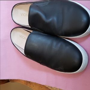 Vionic slip on shoes